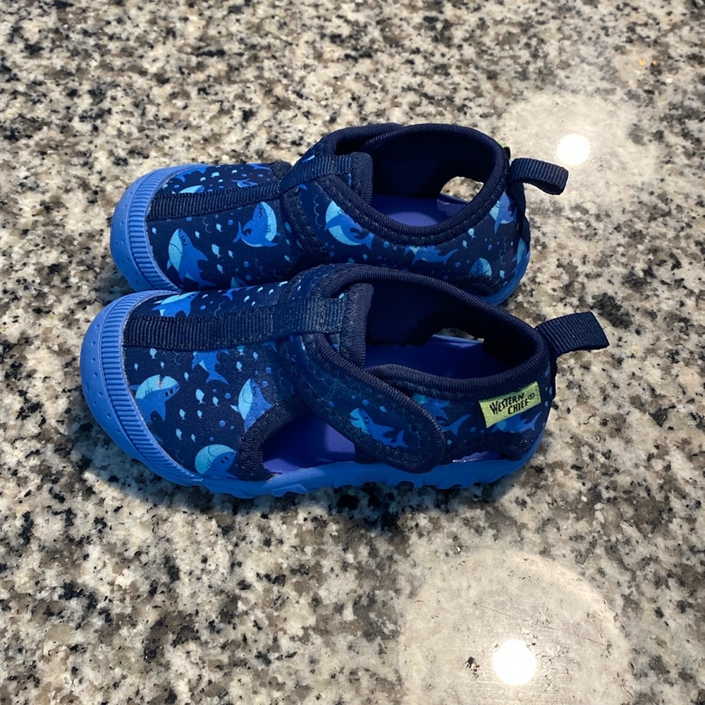 Western chief swim sandals